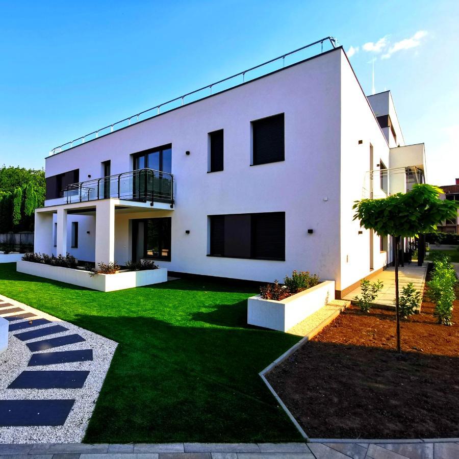 Lavida Deluxe Villa ไฮจ์ดุสโซบอสโล ภายนอก รูปภาพ